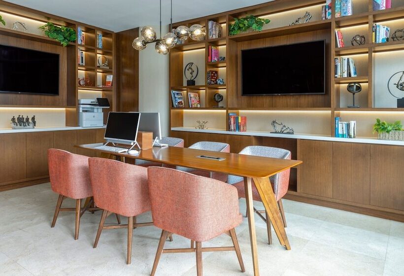 Отель Marriott Executive Apartments Panama City, Finisterre