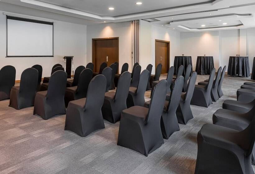 Отель Marriott Executive Apartments Panama City, Finisterre