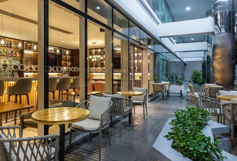 Отель Marriott Executive Apartments Panama City, Finisterre