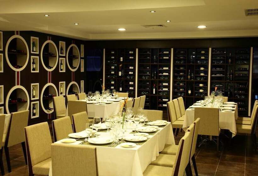 Отель Marriott Executive Apartments Panama City, Finisterre