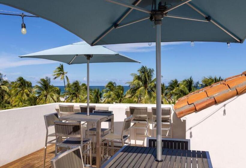 Отель Marriott Vacation Club®, South Beach   