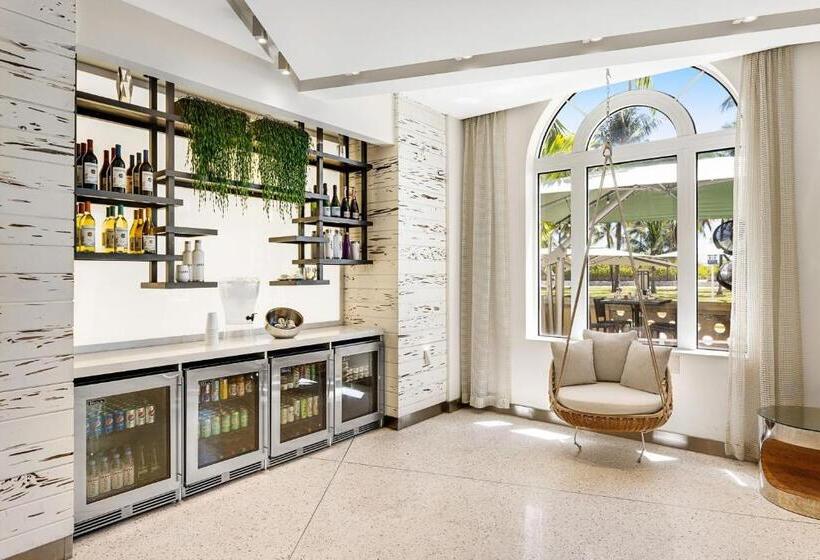 Отель Marriott Vacation Club®, South Beach   