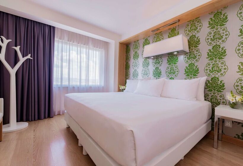 Отель NH Queretaro