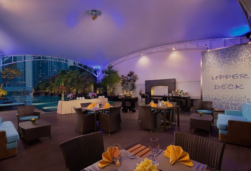 호텔 Oakwood Premier Cozmo Jakarta