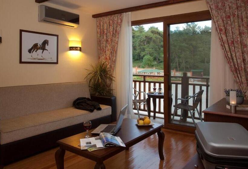 Padok Premium Hotel And Stables