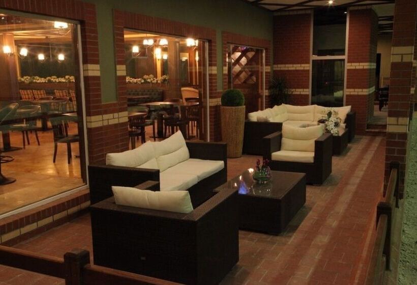 Padok Premium Hotel And Stables