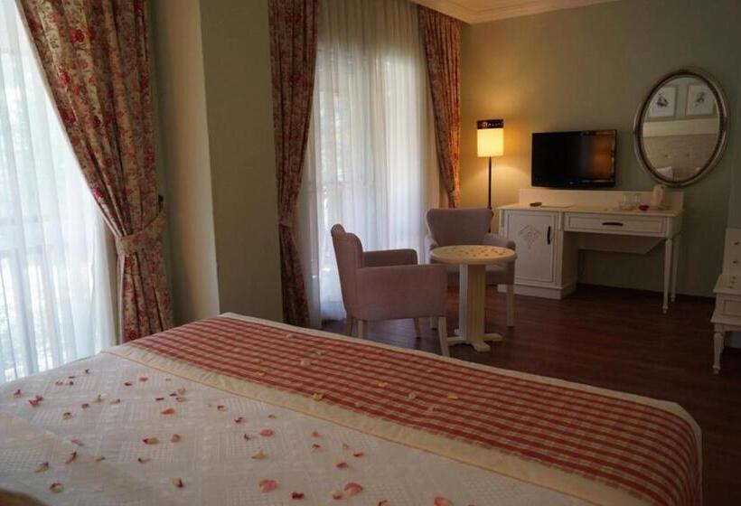 Padok Premium Hotel And Stables