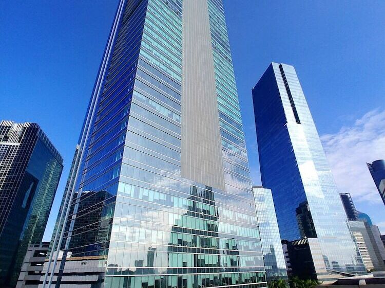 בית מלון כפרי Prasada Mansion Sudirman