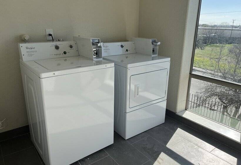 فندق Red Roof Plus+ San Antonio Northeast