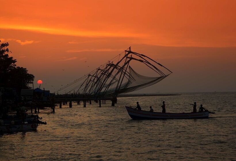 هتل Radisson Blu Kochi