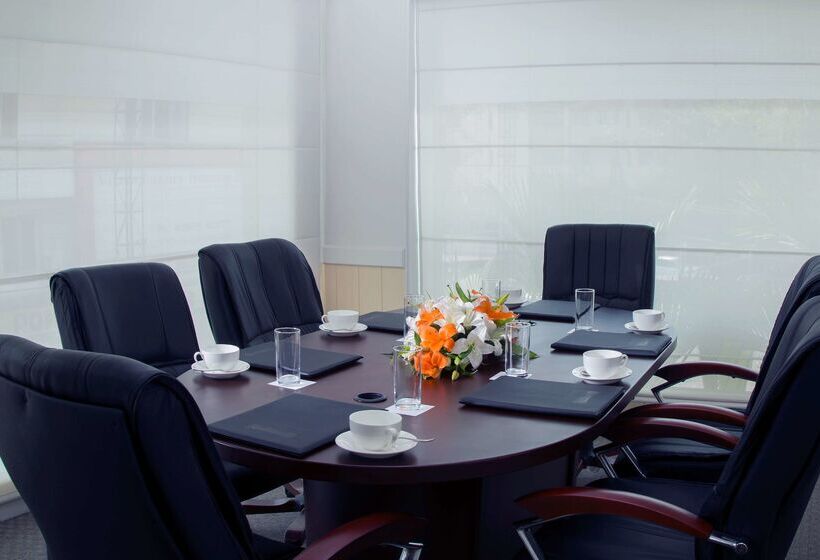 هتل Radisson Blu Kochi