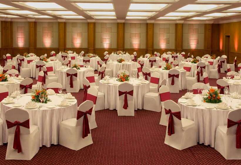 هتل Radisson Blu Kochi