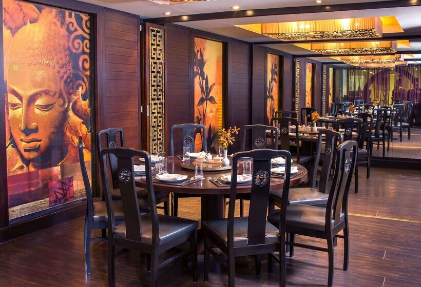 هتل Radisson Blu Kochi