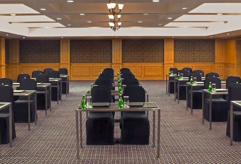 هتل Radisson Blu Kochi