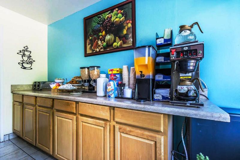 בית מלון כפרי Rodeway Inn Nashville