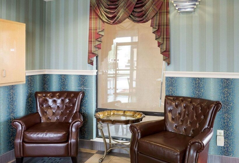 酒店 Rodeway Inn & Suites