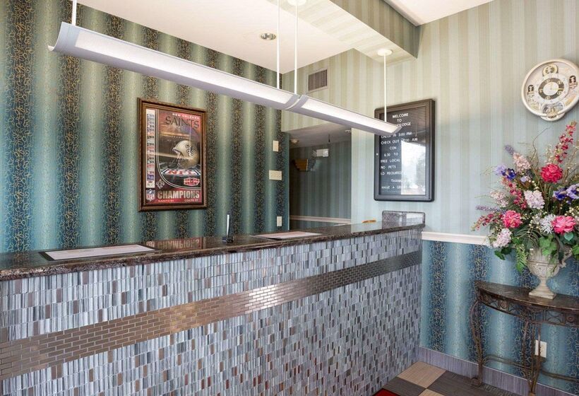 酒店 Rodeway Inn & Suites