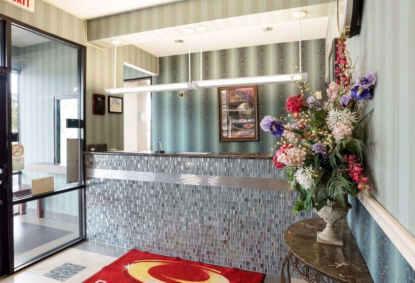 酒店 Rodeway Inn & Suites