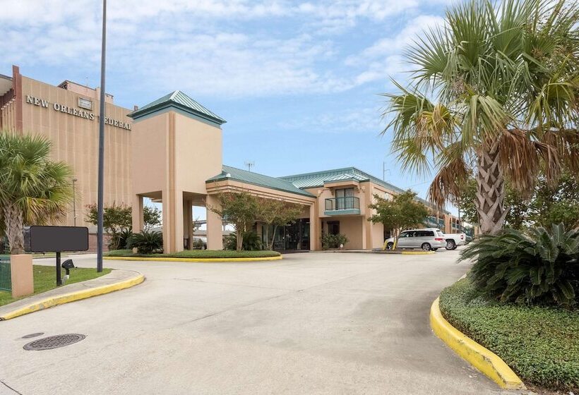 酒店 Rodeway Inn & Suites