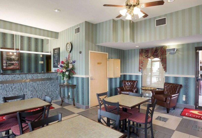 酒店 Rodeway Inn & Suites