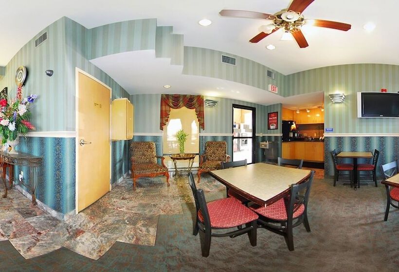 酒店 Rodeway Inn & Suites