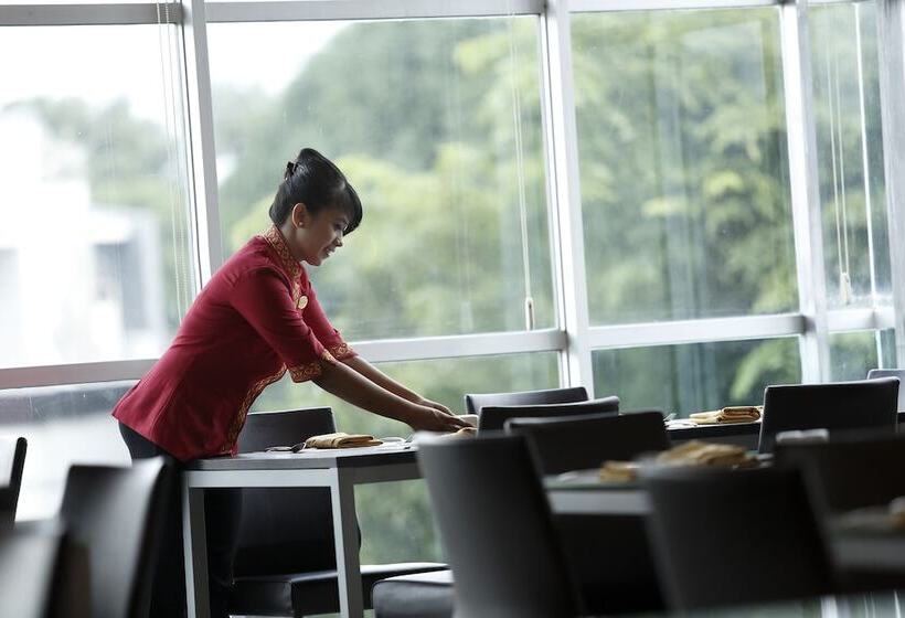 هتل Santika Makassar