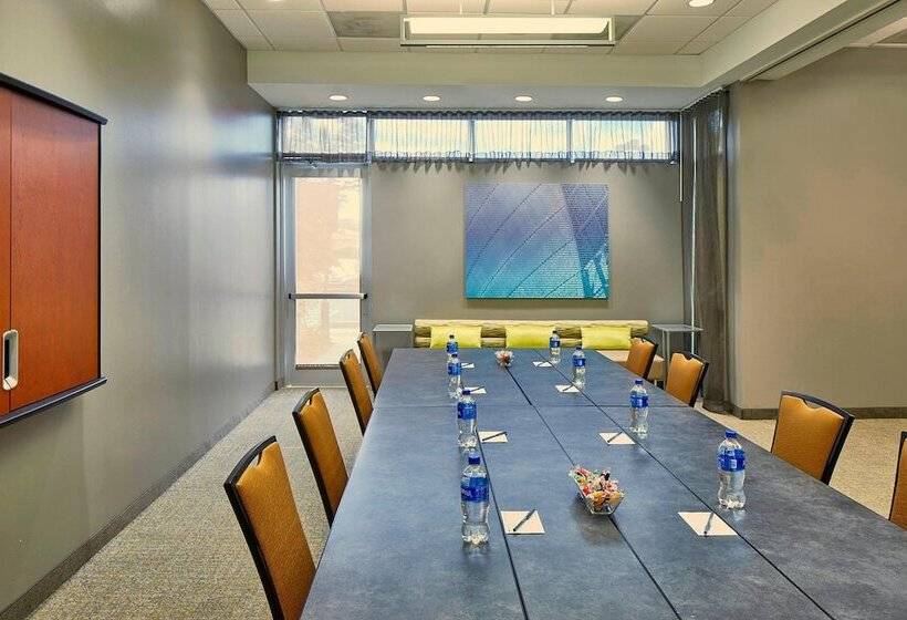 Отель Springhill Suites By Marriott Atlanta Airport Gateway