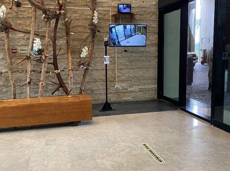 酒店 Summit Rainforest Golf Resort & All Inclusive