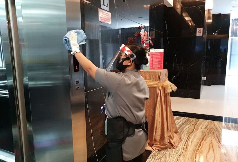 Отель Swissbel Mangga Besar