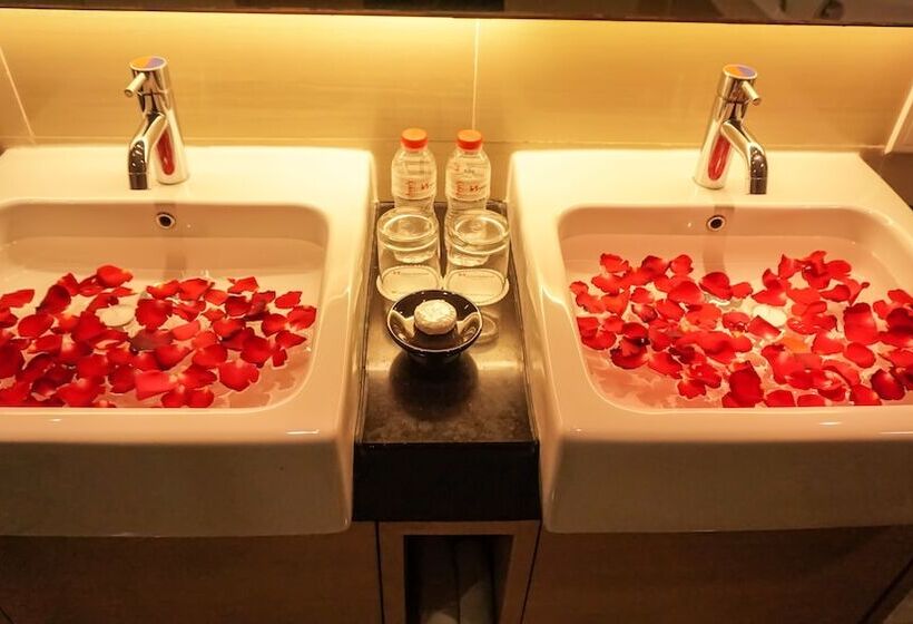 Отель Swissbel Mangga Besar