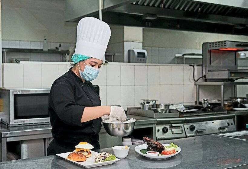 Отель Swissbel Mangga Besar