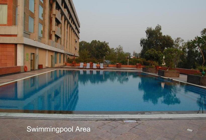 فندق Taj Chandigarh