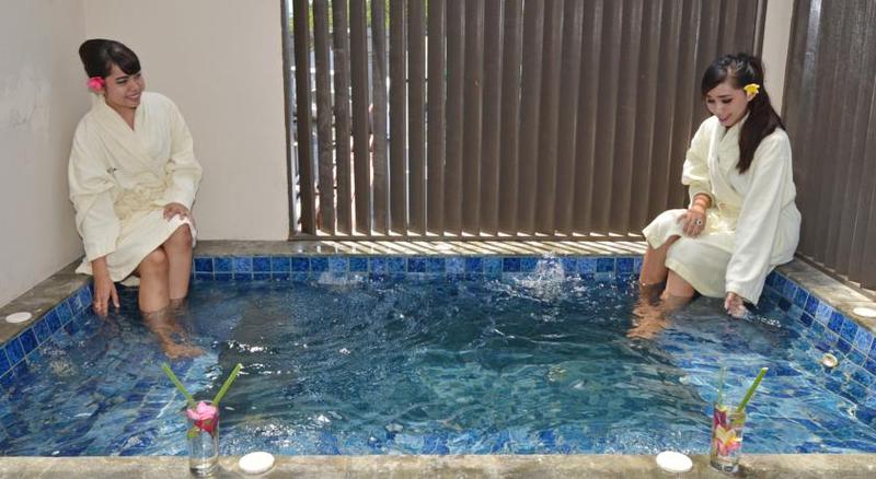 Отель The Axana