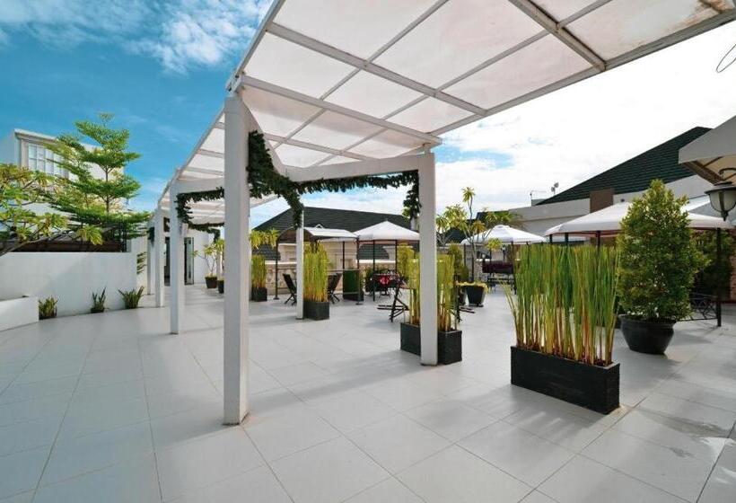 Отель The Axana