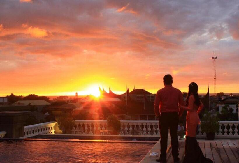 Отель The Axana