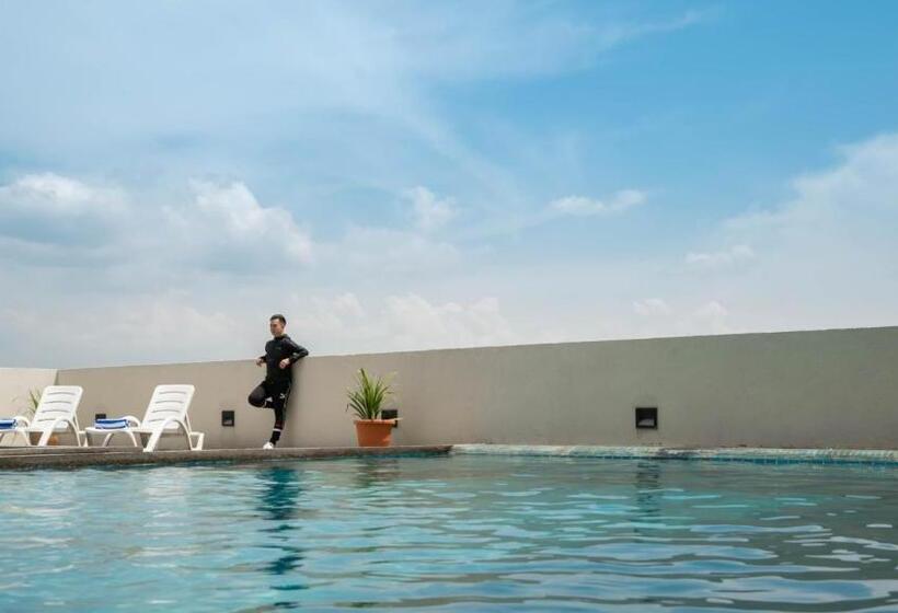 בית מלון כפרי The Klagan Regency