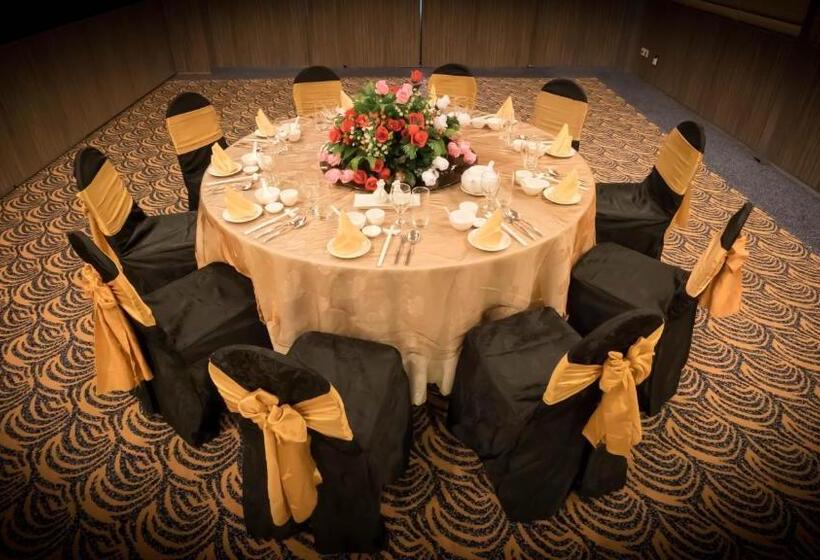 בית מלון כפרי The Klagan Regency