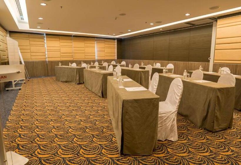 בית מלון כפרי The Klagan Regency