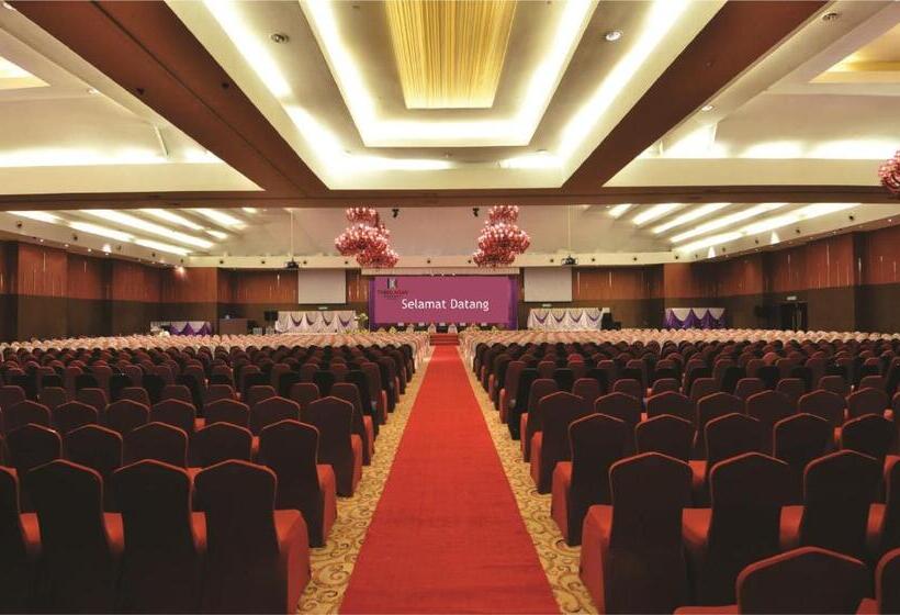 בית מלון כפרי The Klagan Regency