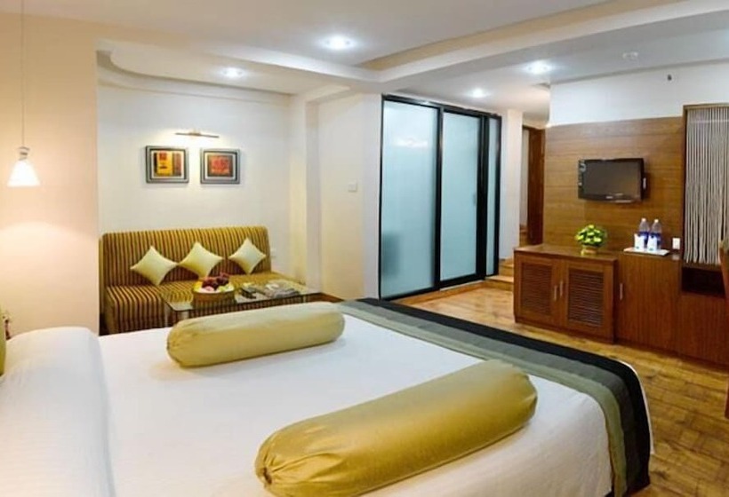 The Pearl Hotel, Kolkata