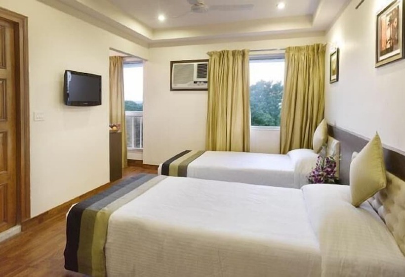 The Pearl Hotel, Kolkata