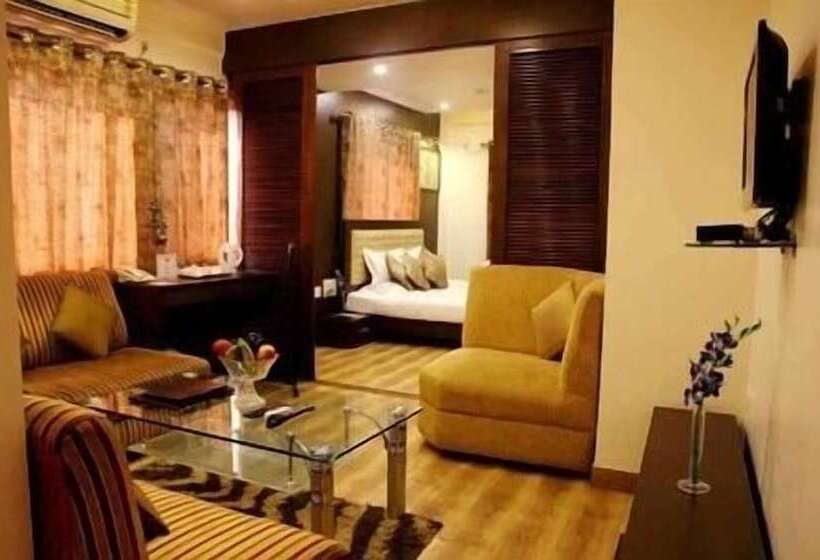 The Pearl Hotel, Kolkata