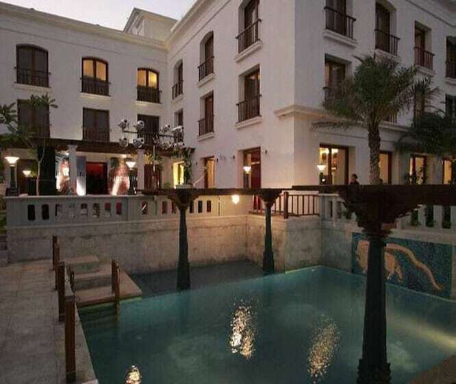 فندق The Promenade