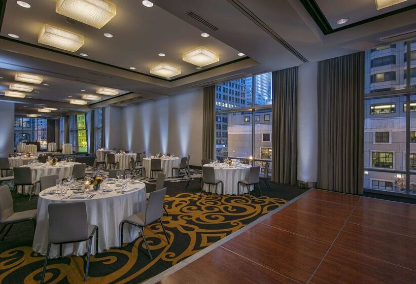 בית מלון כפרי Thewit Chicago, A Hilton