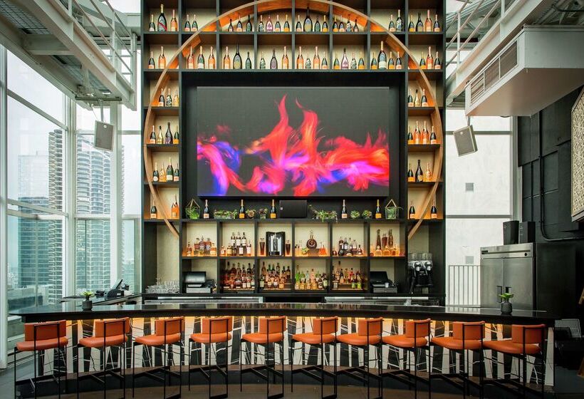 هتل Thewit Chicago, A Hilton