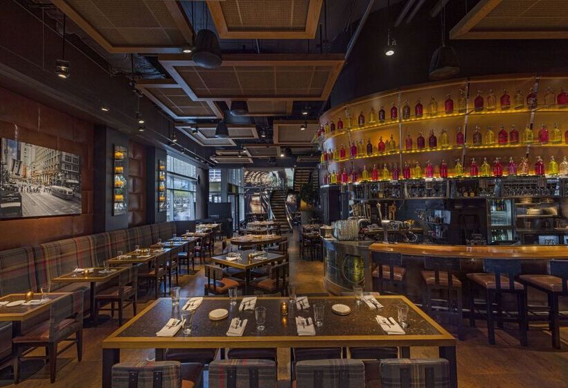 בית מלון כפרי Thewit Chicago, A Hilton