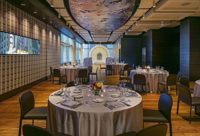 בית מלון כפרי Thewit Chicago, A Hilton