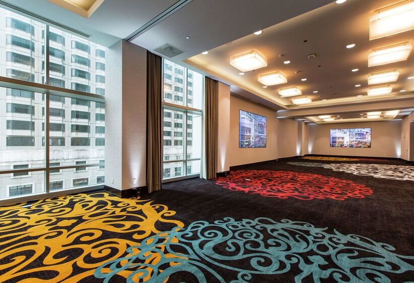 هتل Thewit Chicago, A Hilton