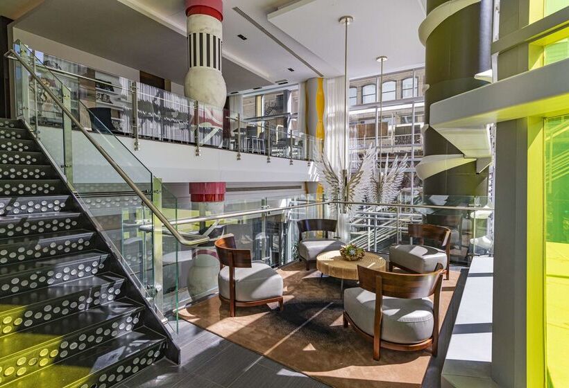 בית מלון כפרי Thewit Chicago, A Hilton