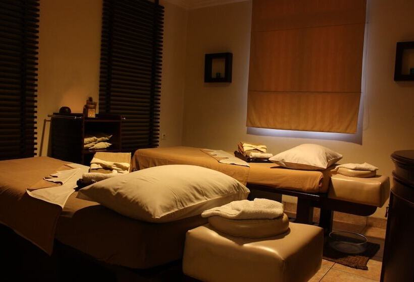 ホテル Travellers Suites Serviced Apartments